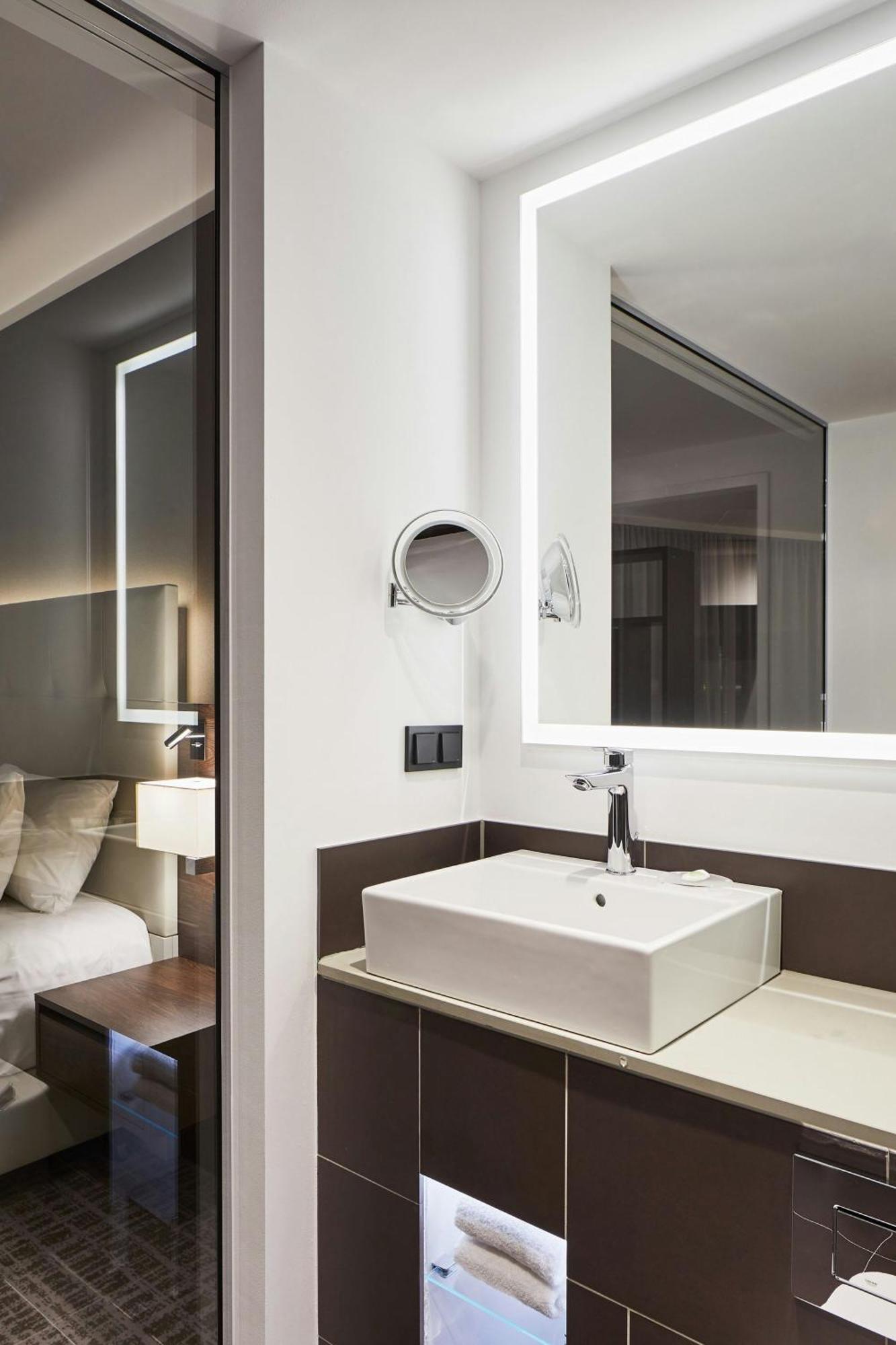 Courtyard By Marriott Hotel