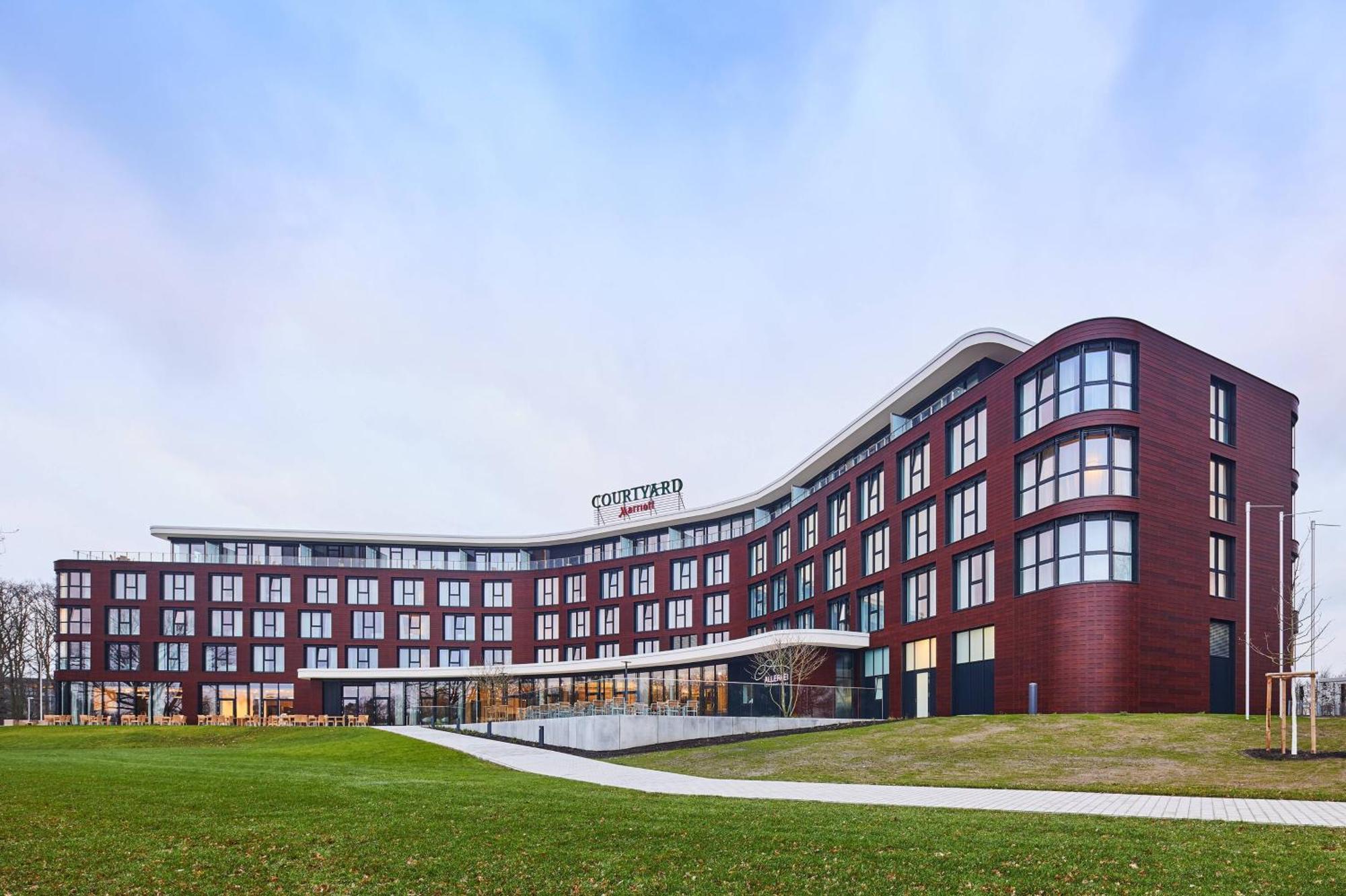 Courtyard By Marriott 4*